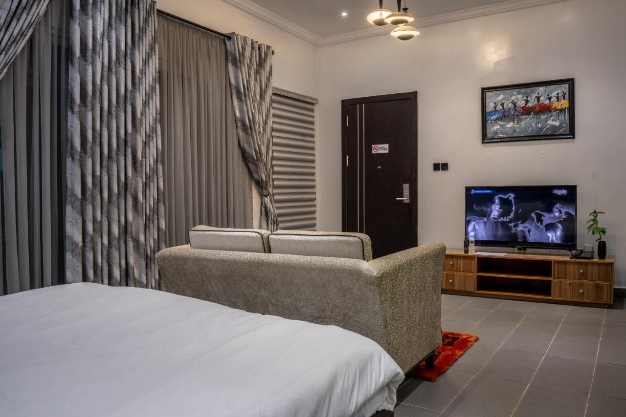 Nelson Mandela Gardens Hotel Okpanam Exterior photo