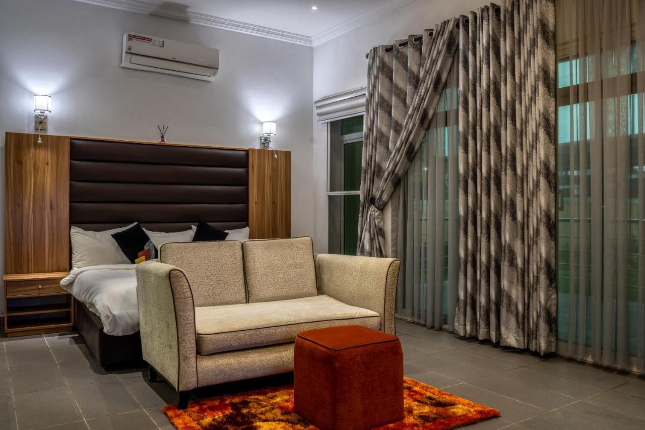 Nelson Mandela Gardens Hotel Okpanam Exterior photo