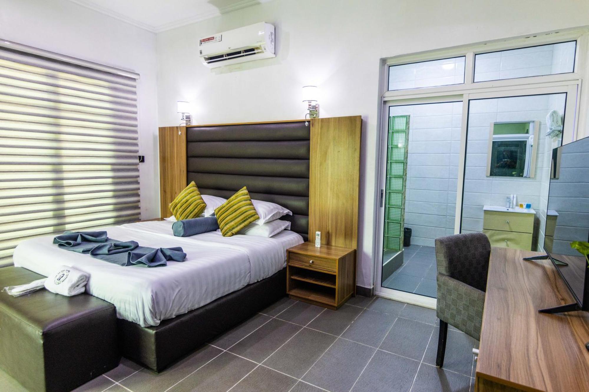 Nelson Mandela Gardens Hotel Okpanam Exterior photo